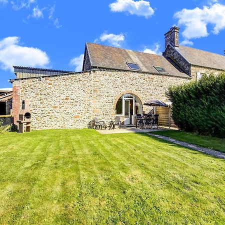 Holiday Home With Garden In Brainville Bagian luar foto