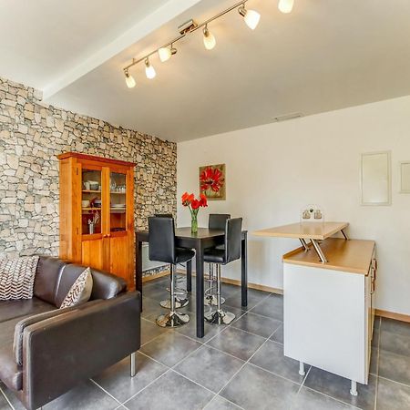 Holiday Home With Garden In Brainville Bagian luar foto