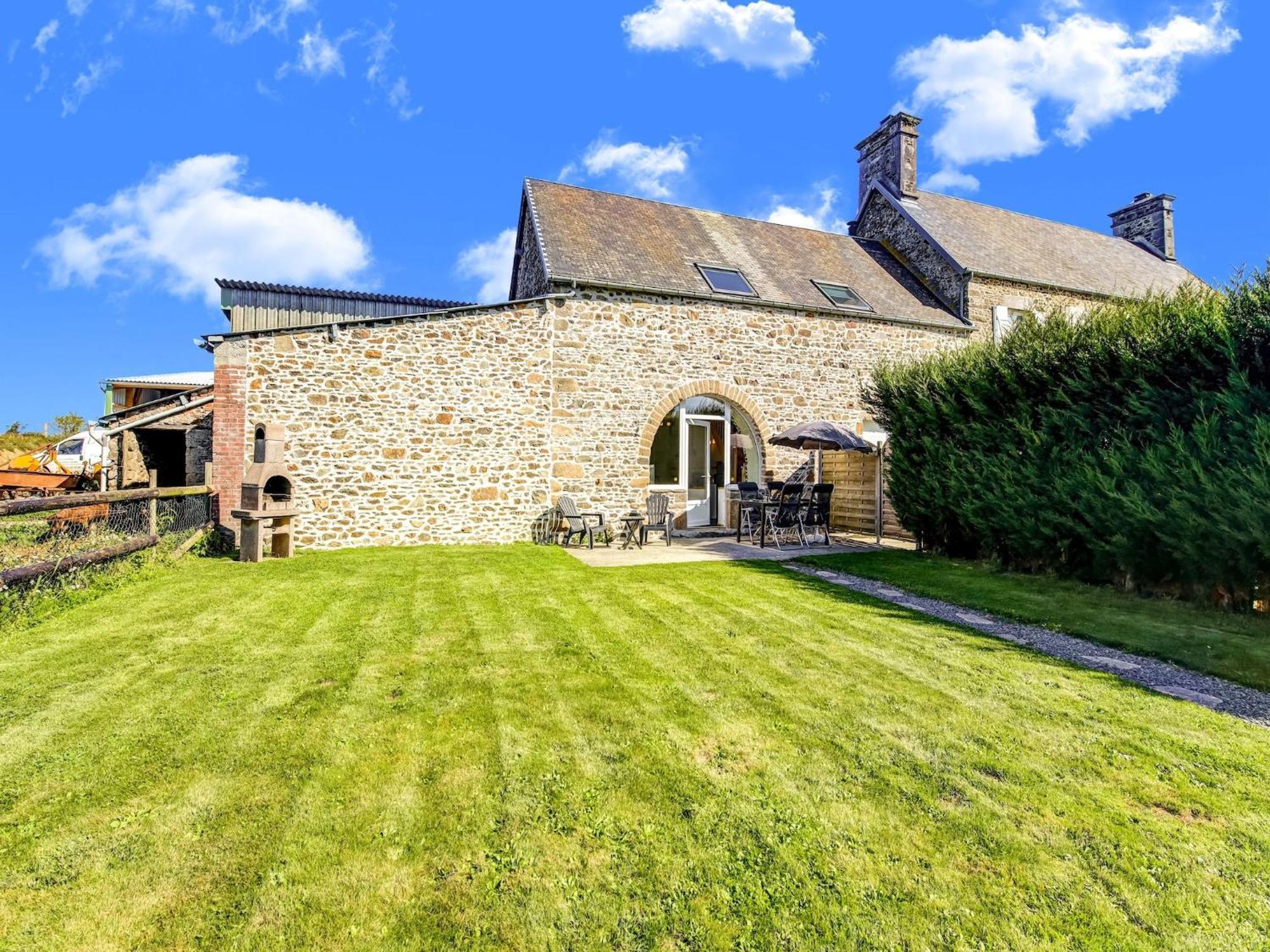 Holiday Home With Garden In Brainville Bagian luar foto