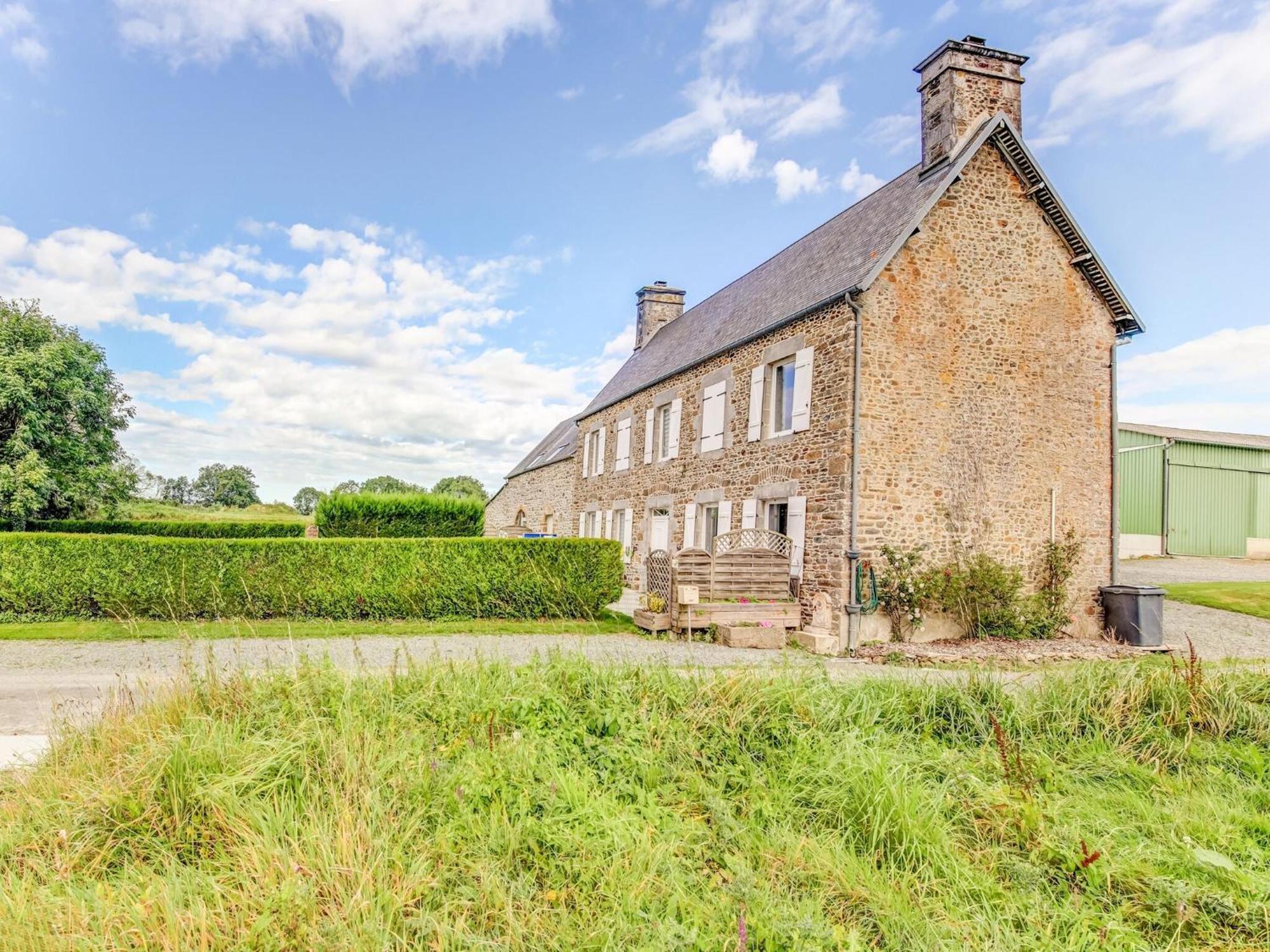 Holiday Home With Garden In Brainville Bagian luar foto