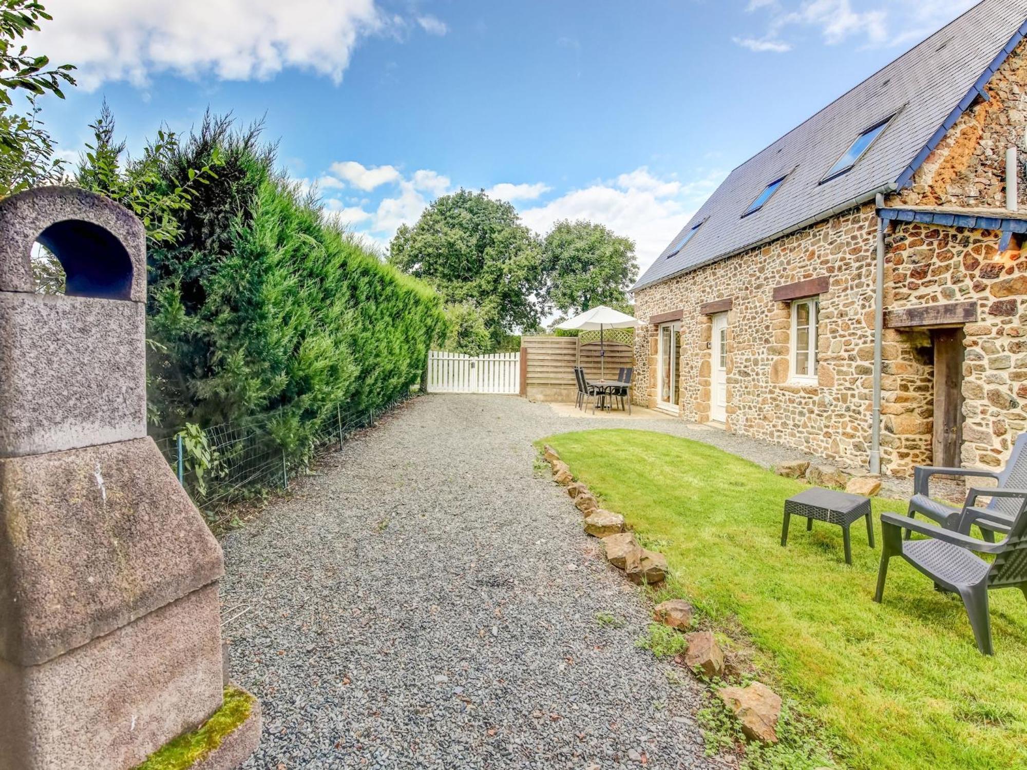 Holiday Home With Garden In Brainville Bagian luar foto
