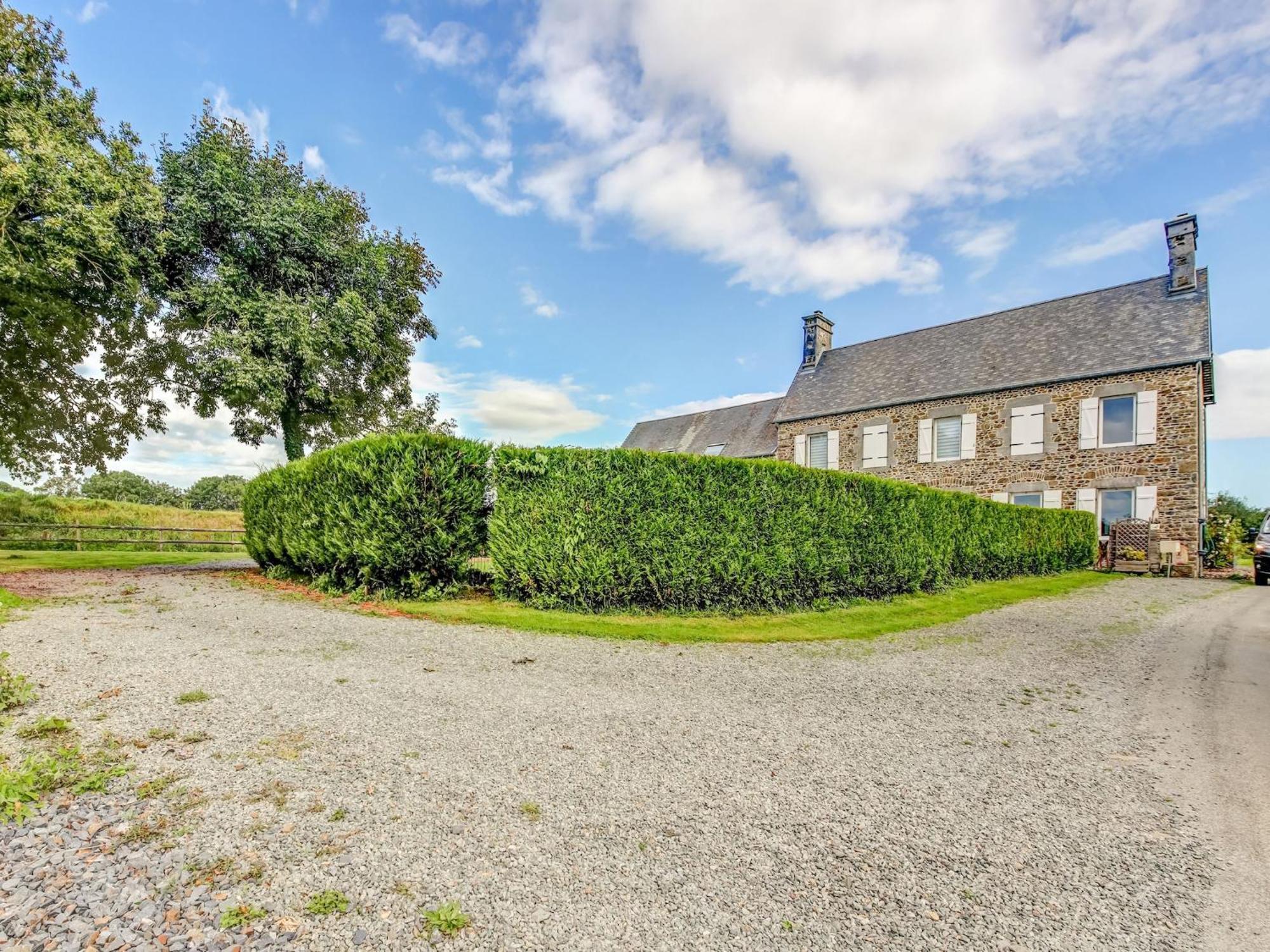 Holiday Home With Garden In Brainville Bagian luar foto