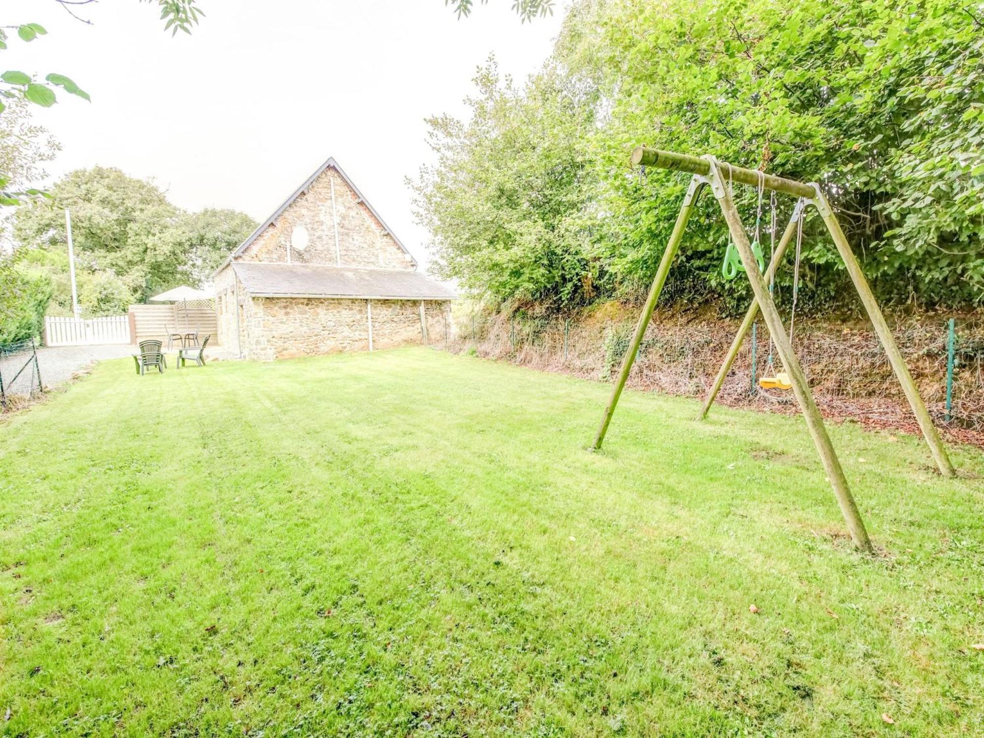 Holiday Home With Garden In Brainville Bagian luar foto