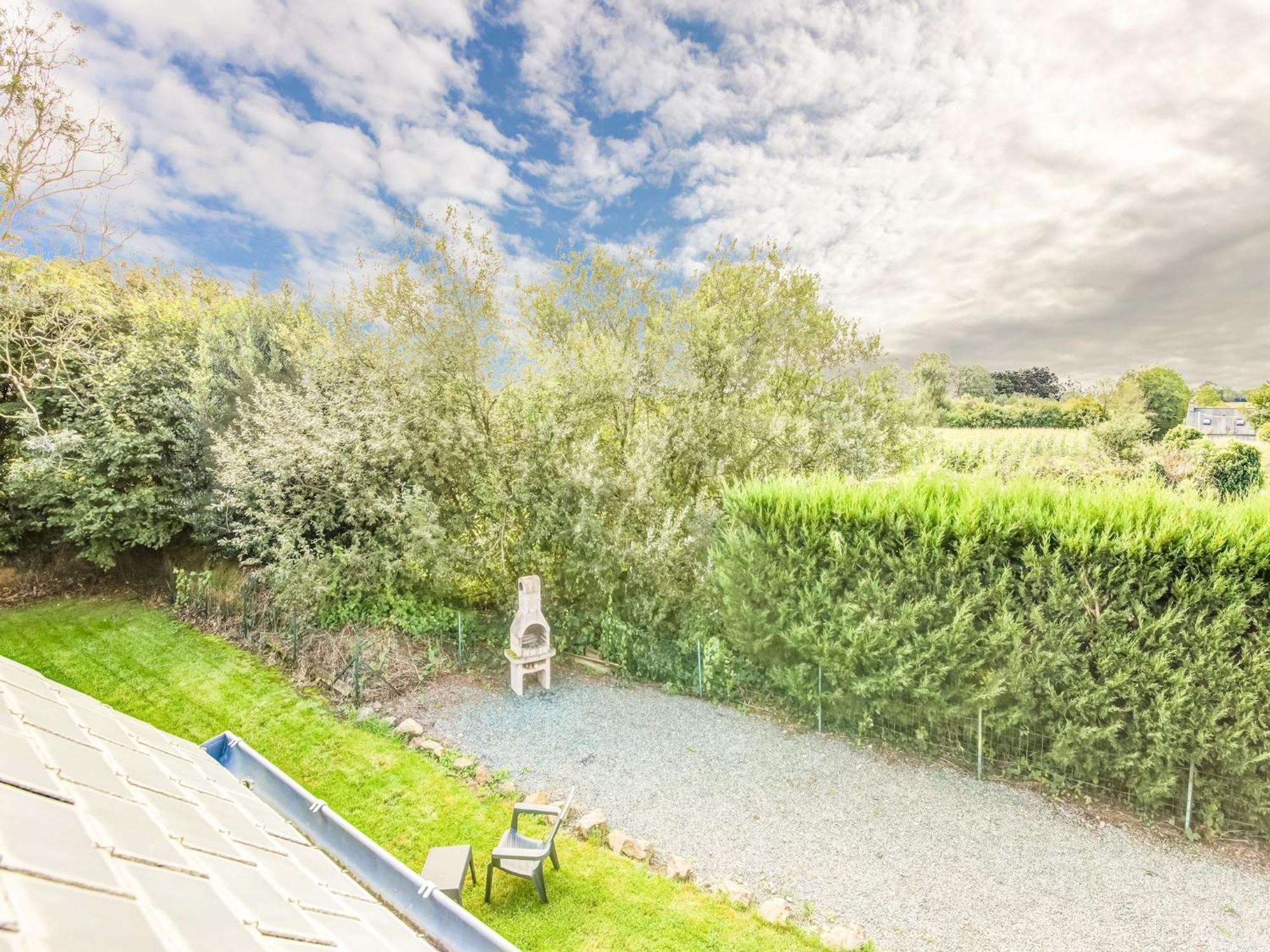 Holiday Home With Garden In Brainville Bagian luar foto