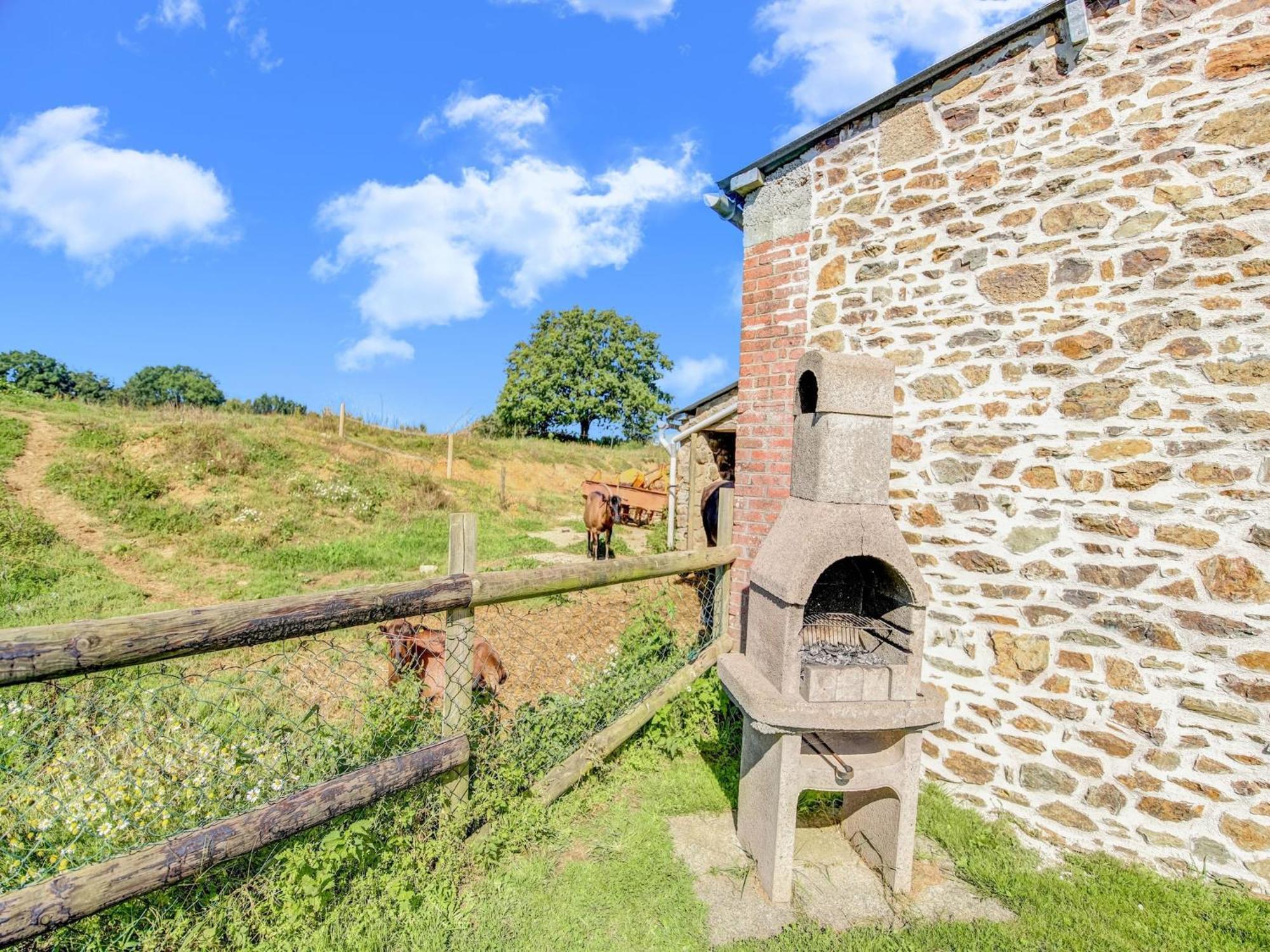 Holiday Home With Garden In Brainville Bagian luar foto