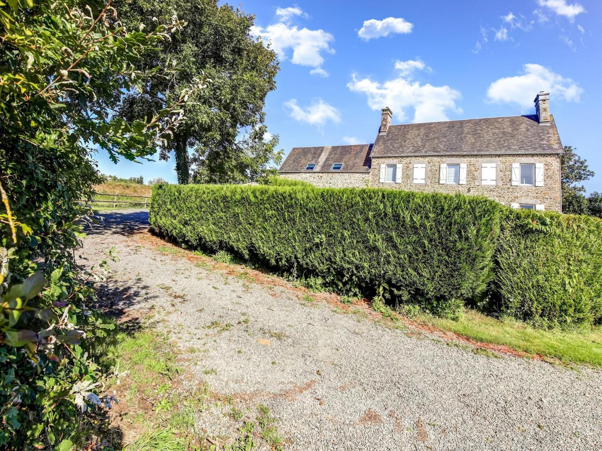 Holiday Home With Garden In Brainville Bagian luar foto