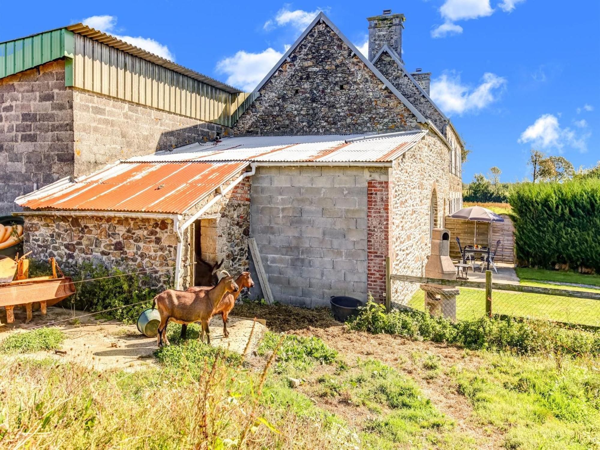 Holiday Home With Garden In Brainville Bagian luar foto